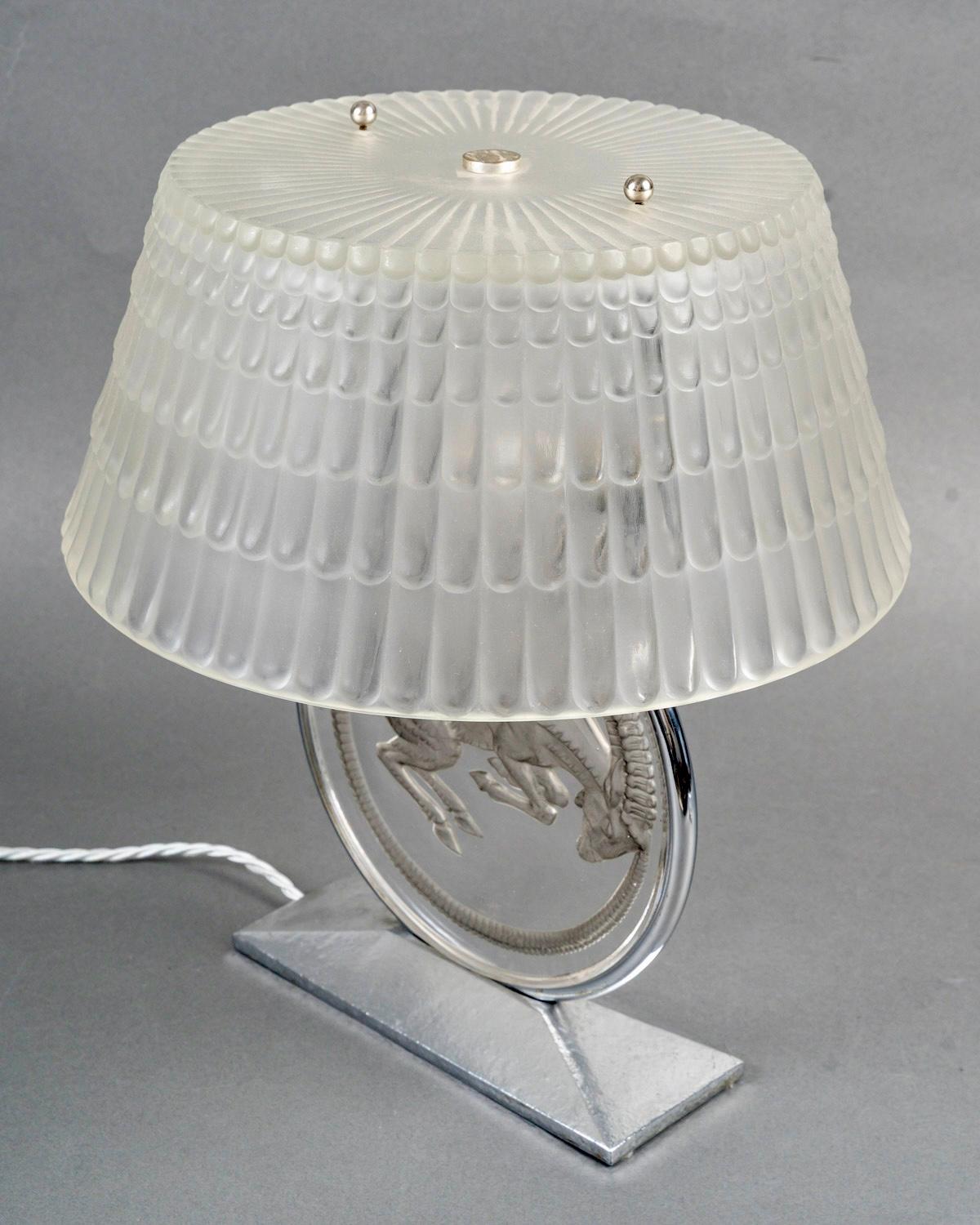 Stampato 1931 René Lalique - Lampada Art Déco in vetro Belier Ram con patina grigia in vendita
