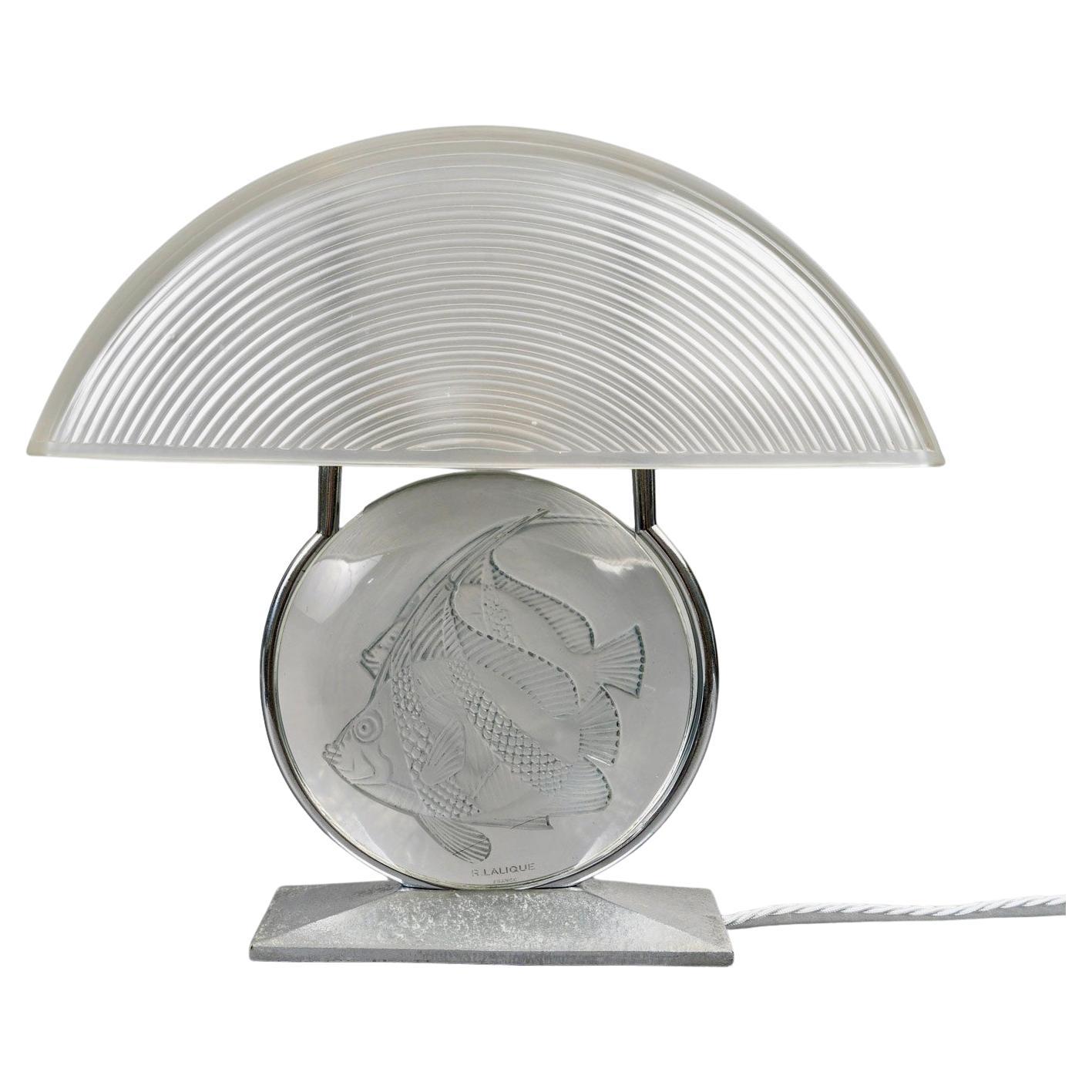 1931 René Lalique - Lampada Art Déco in vetro pesce Poissons con patina blu
