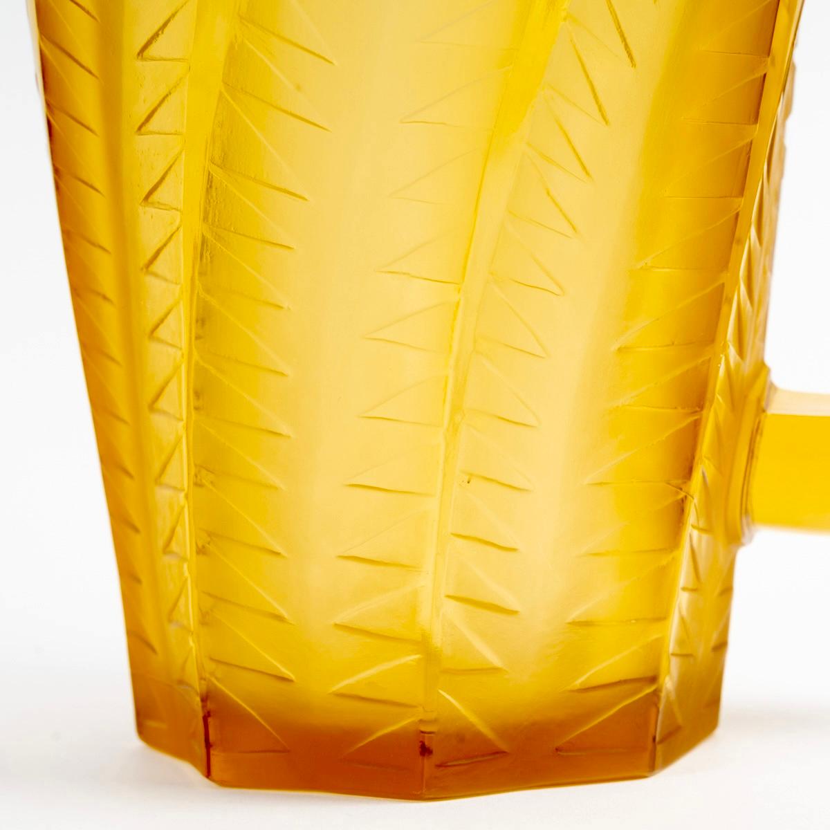 1931 René Lalique - Art Deco Pitcher Hesperides Yellow Amber Glass In Good Condition For Sale In Boulogne Billancourt, FR