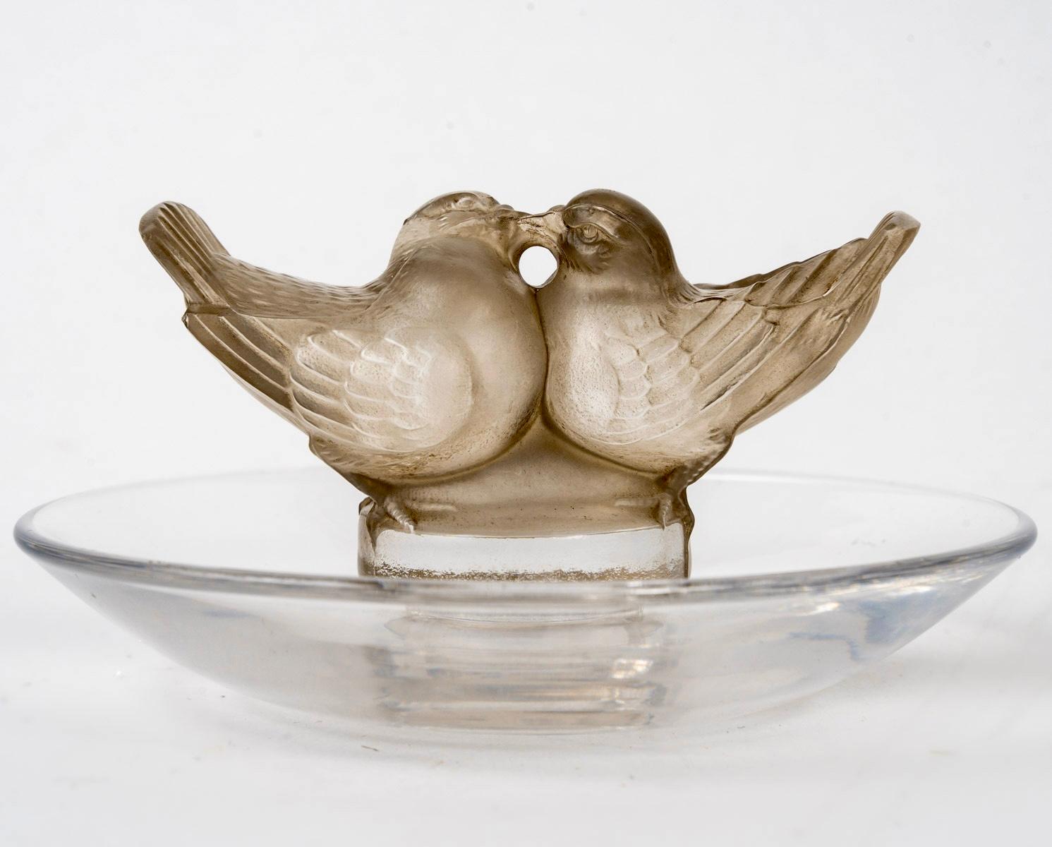 Art déco 1931 René Lalique Cendrier Deux Colombes Verre à Patine Sépia