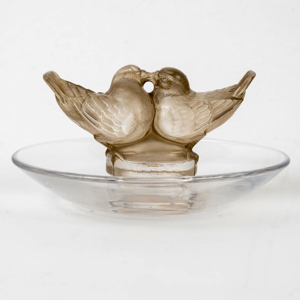 Français 1931 René Lalique Cendrier Deux Colombes Verre à Patine Sépia