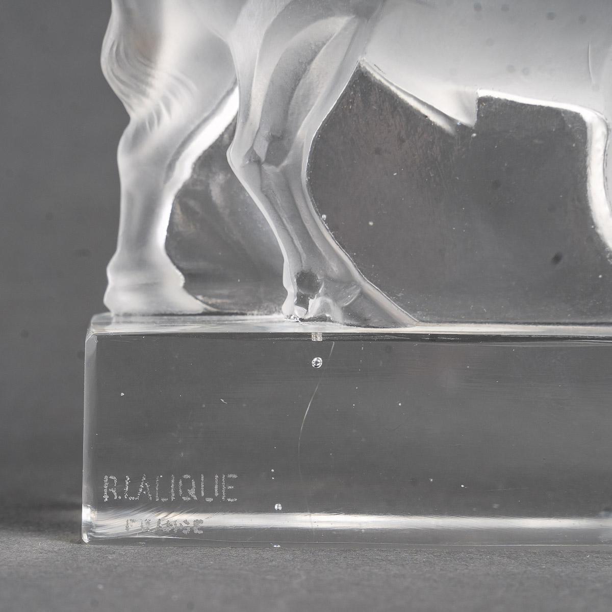 1931 René Lalique, Bison Paperweight Frosted Glass In Good Condition In Boulogne Billancourt, FR