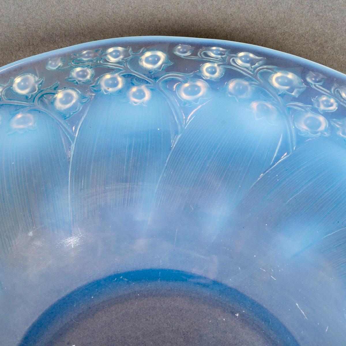 Moulé 1931 René Lalique - Bol Muguet Verre opalescent Bleu Patina Muguet
