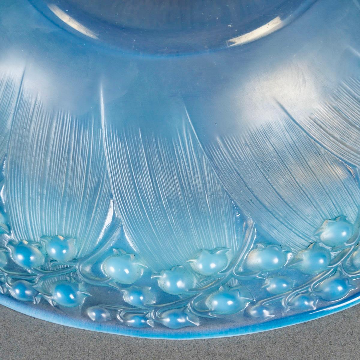1931 René Lalique - Bol Muguet Verre opalescent Bleu Patina Muguet Bon état à Boulogne Billancourt, FR
