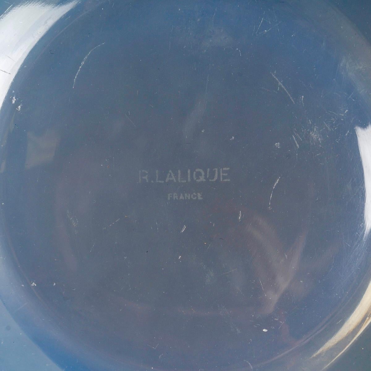 Milieu du XXe siècle 1931 René Lalique - Bol Muguet Verre opalescent Bleu Patina Muguet