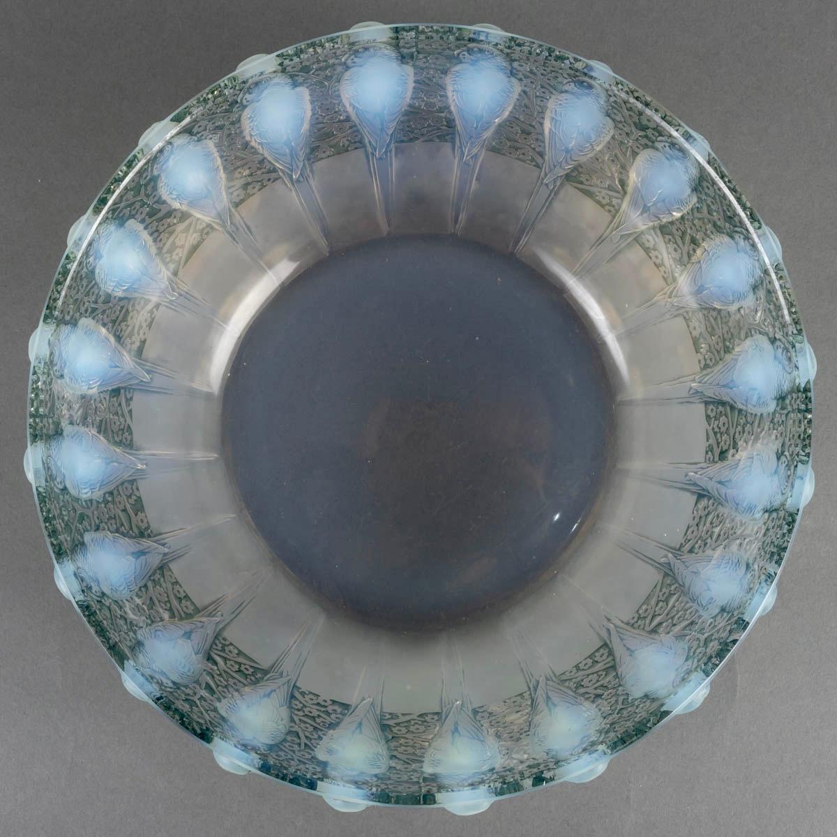 French 1931 René Lalique - Bowl Perruches Opalescent Glass with Green Patina