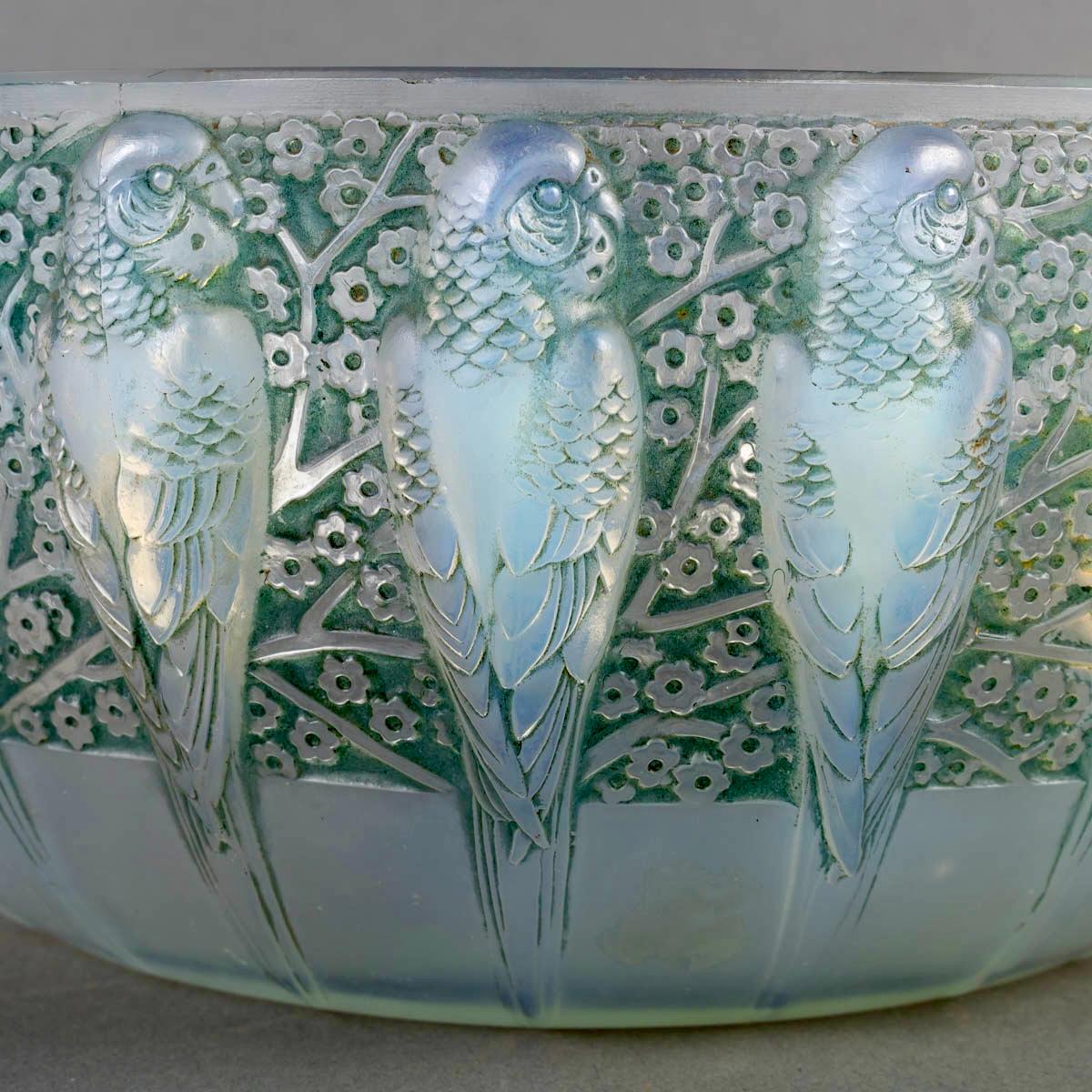 Molded 1931 René Lalique - Bowl Perruches Opalescent Glass with Green Patina