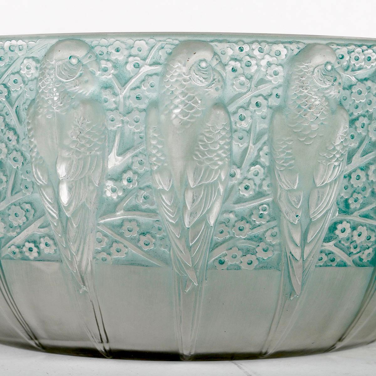 Molded 1931 René Lalique -Bowl Perruches Parrots Frosted Glass with Green Patina