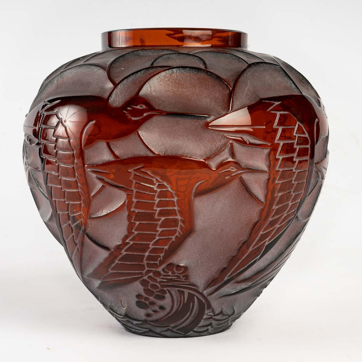 Art Deco 1931 René Lalique Courlis Vase in Amber Glass, Flying Curlew Birds