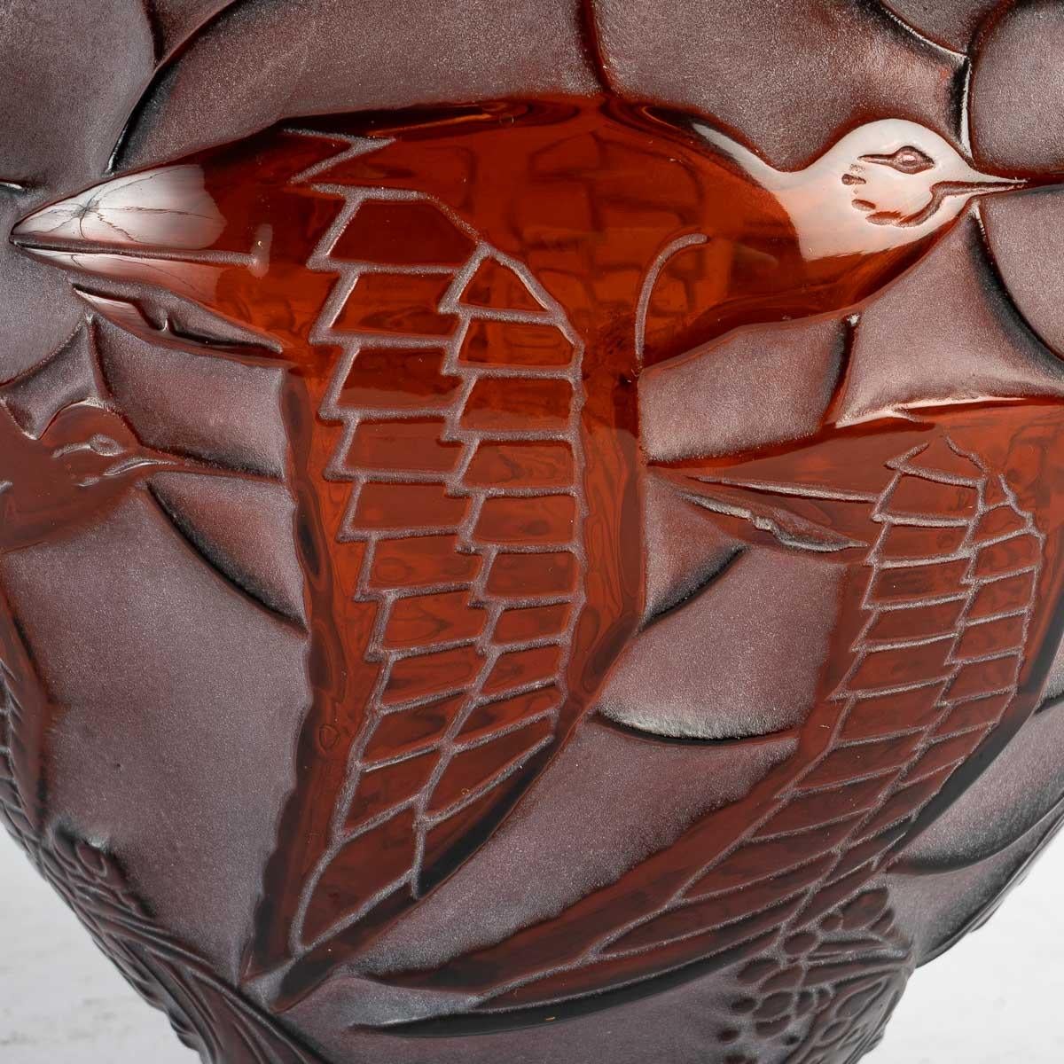 French 1931 Ren�é Lalique Courlis Vase in Amber Glass, Flying Curlew Birds