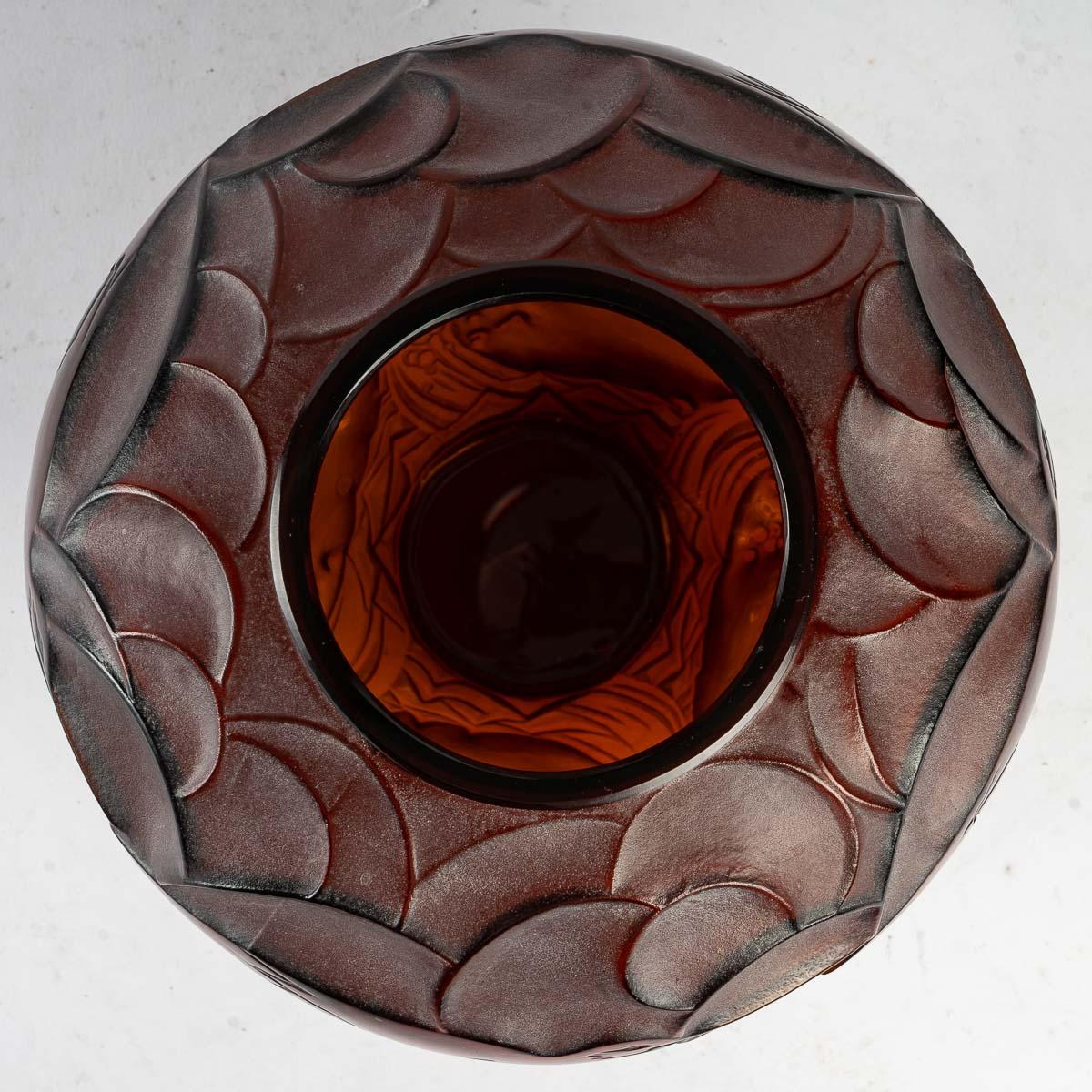 Molded 1931 René Lalique Courlis Vase in Amber Glass, Flying Curlew Birds