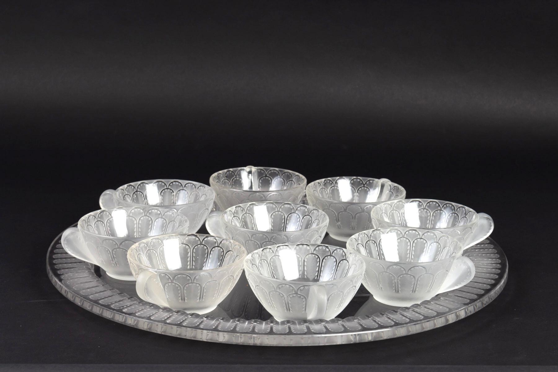 Set of 9 (nine) ice cream cups made by René Lalique in 1931 and tray. Model is named 