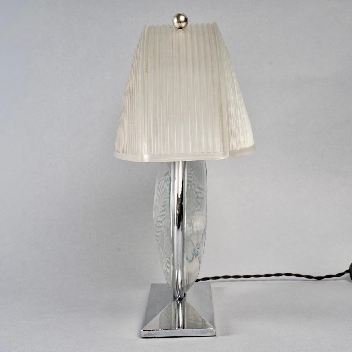 French 1931 René Lalique, Lamp Poissons Glass with Blue Patina, Nickel Plated Mount