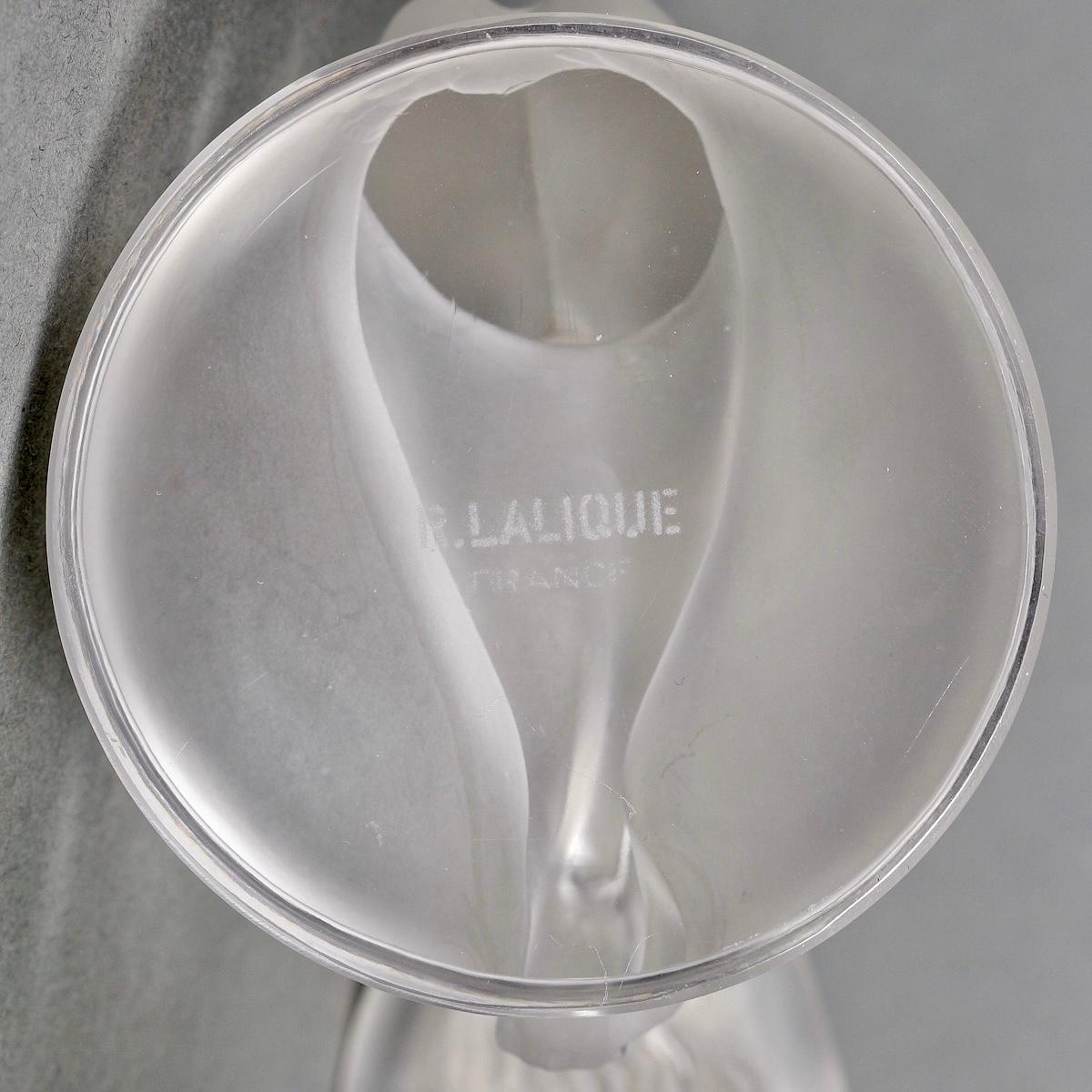1931 Rene Lalique Original Car Mascot Hood Ornament Chrysis Frosted Glass In Good Condition In Boulogne Billancourt, FR