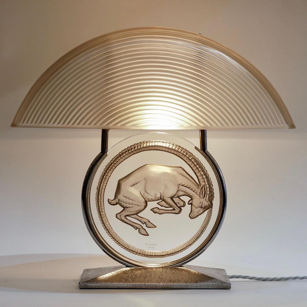 1931 René Lalique Pair Lamps Belier Rams Glass with Grey Patina In Good Condition For Sale In Boulogne Billancourt, FR