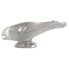 1931 René Lalique, Paperweight Statuette Sparrow "Chardonnet Timide" Glass