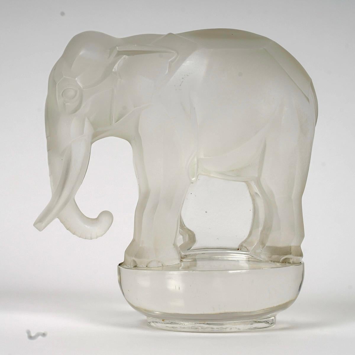 Européen 1931 René Lalique - Presse-papier Eléphant Toby Verre dépoli en vente