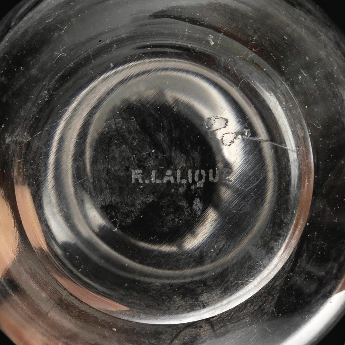 1931 René Lalique Perfume Bottle Clairefontaine Glass Grey Patina Lily of Valley In Good Condition In Boulogne Billancourt, FR
