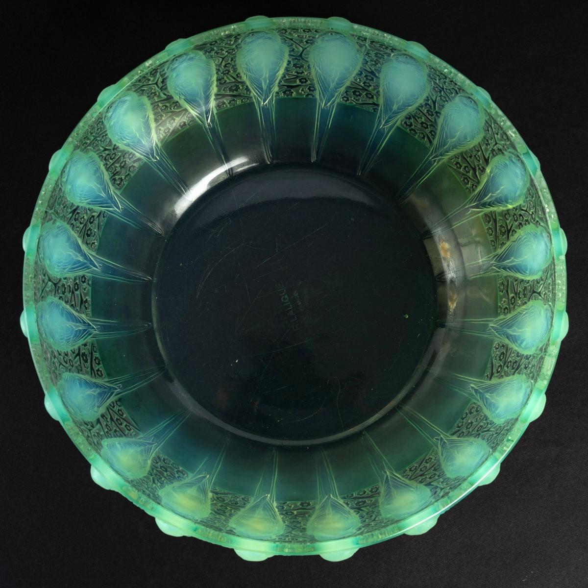 Art Deco 1931 René Lalique Perruches Bowl Peppermint Glass Green Opalescent, Parrots