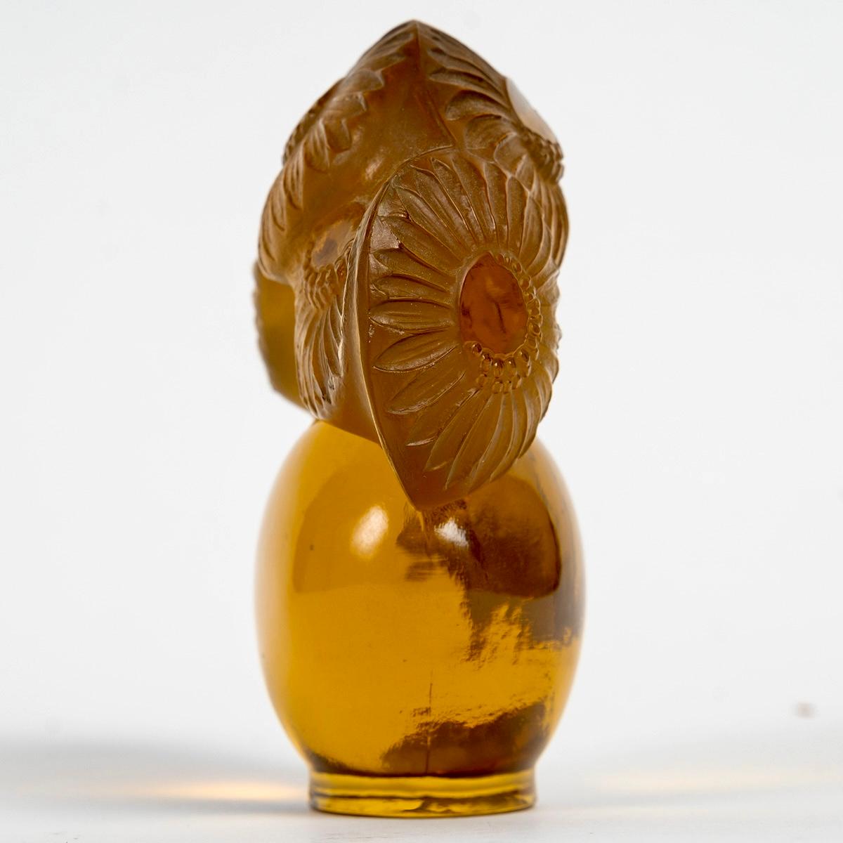 French 1931 René Lalique Seal Stamp Soucis Yellow Amber Glass Flowers For Sale