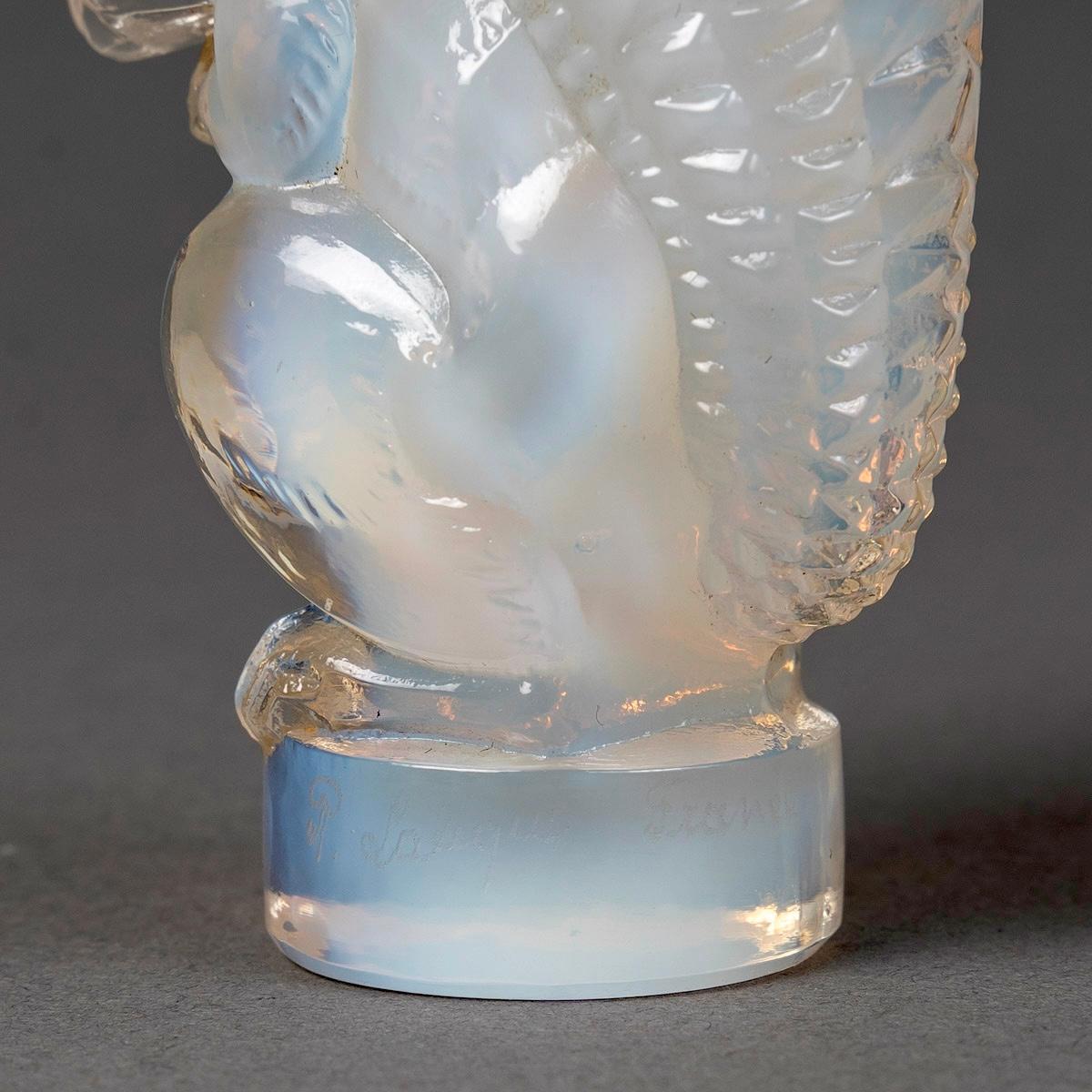 1931 Rene Lalique Seal Stamp Ecureuil Squirrel Opalescent Glass For Sale 1