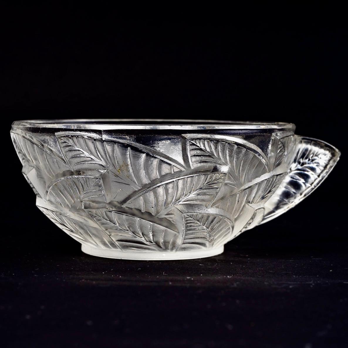 1931 René Lalique - Set Ormeaux Frosted Glass - 1 Bowl Salad + 4 Cups In Good Condition In Boulogne Billancourt, FR