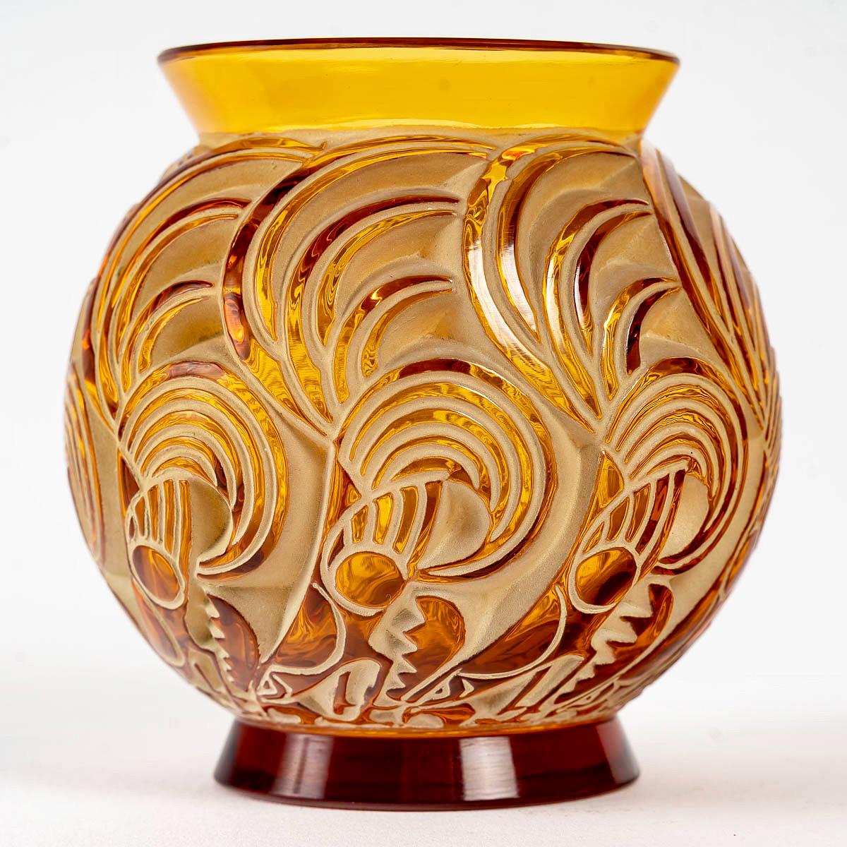 Art Deco 1931 René Lalique, Vase Bresse Amber Yellow Glass with Green Beige Patina