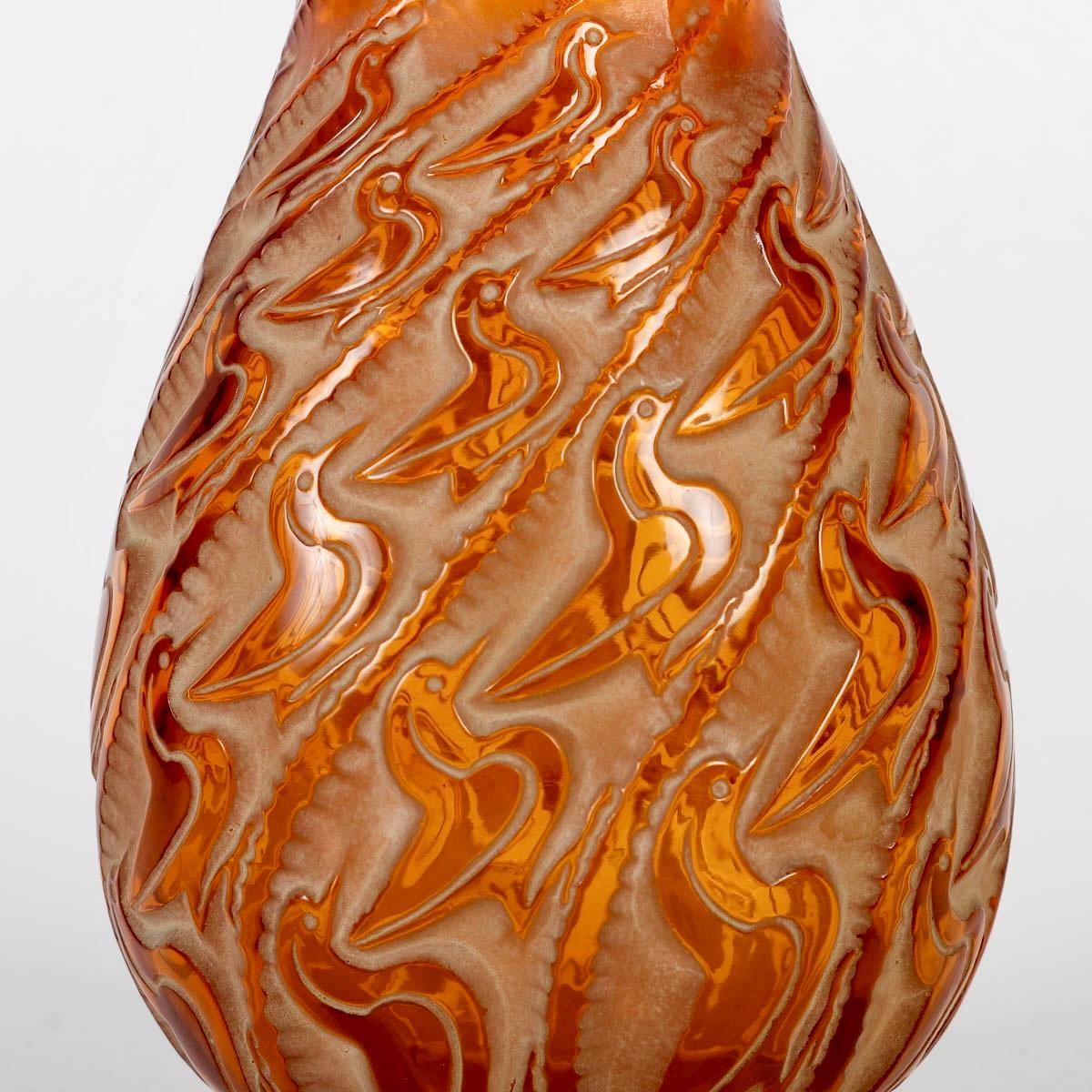 Art Deco 1931 René Lalique, Vase Canards Amber Yellow Glass with Green Beige Patina