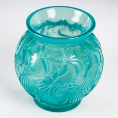 1931 René Lalique, Vase Le Mans Cased Turquoise Glass
