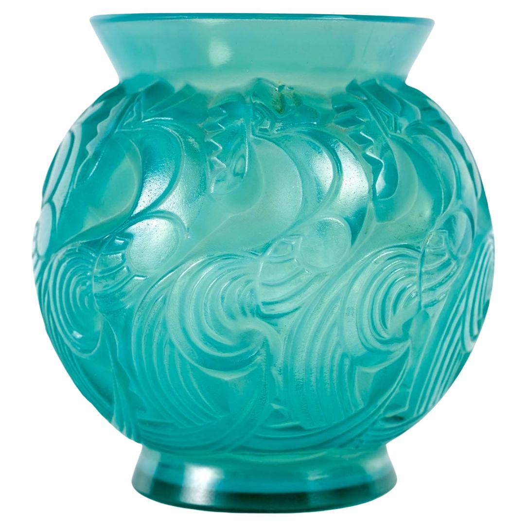 1931 René Lalique, Vase Le Mans, Türkisfarbenes Glas mit Gehäuse im Angebot