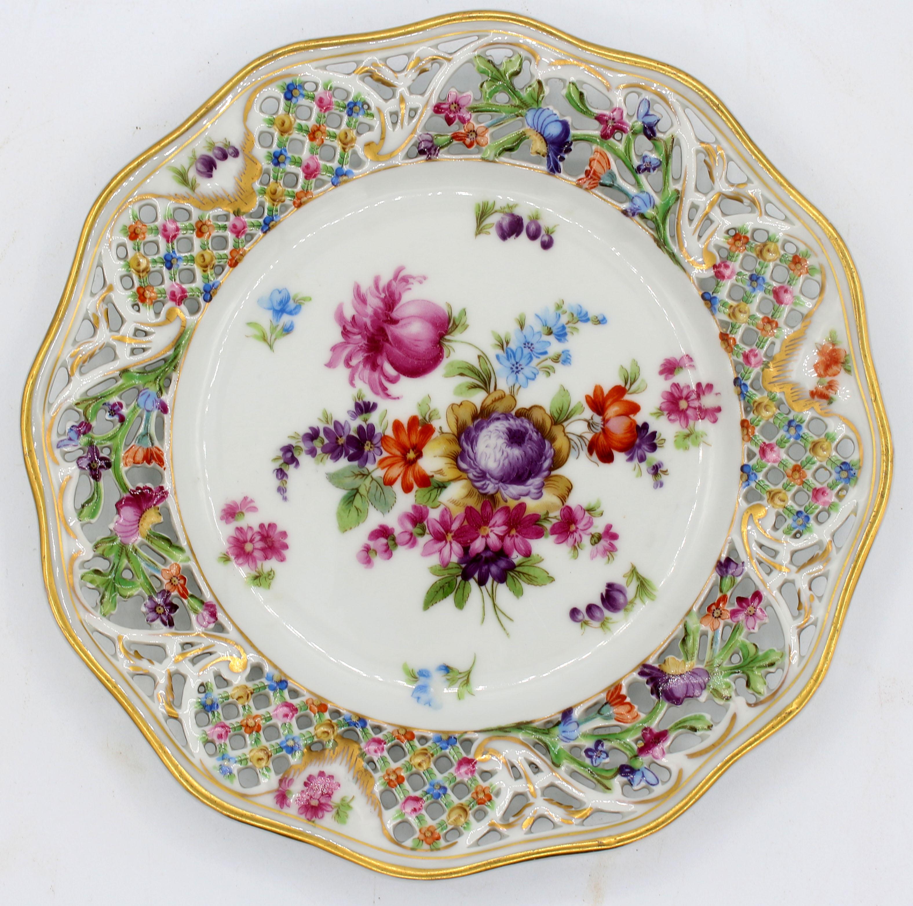 1932-1944 Set of 8 Dessert Plates by Schumann, Dresden & Bavaria periods In Good Condition For Sale In Chapel Hill, NC