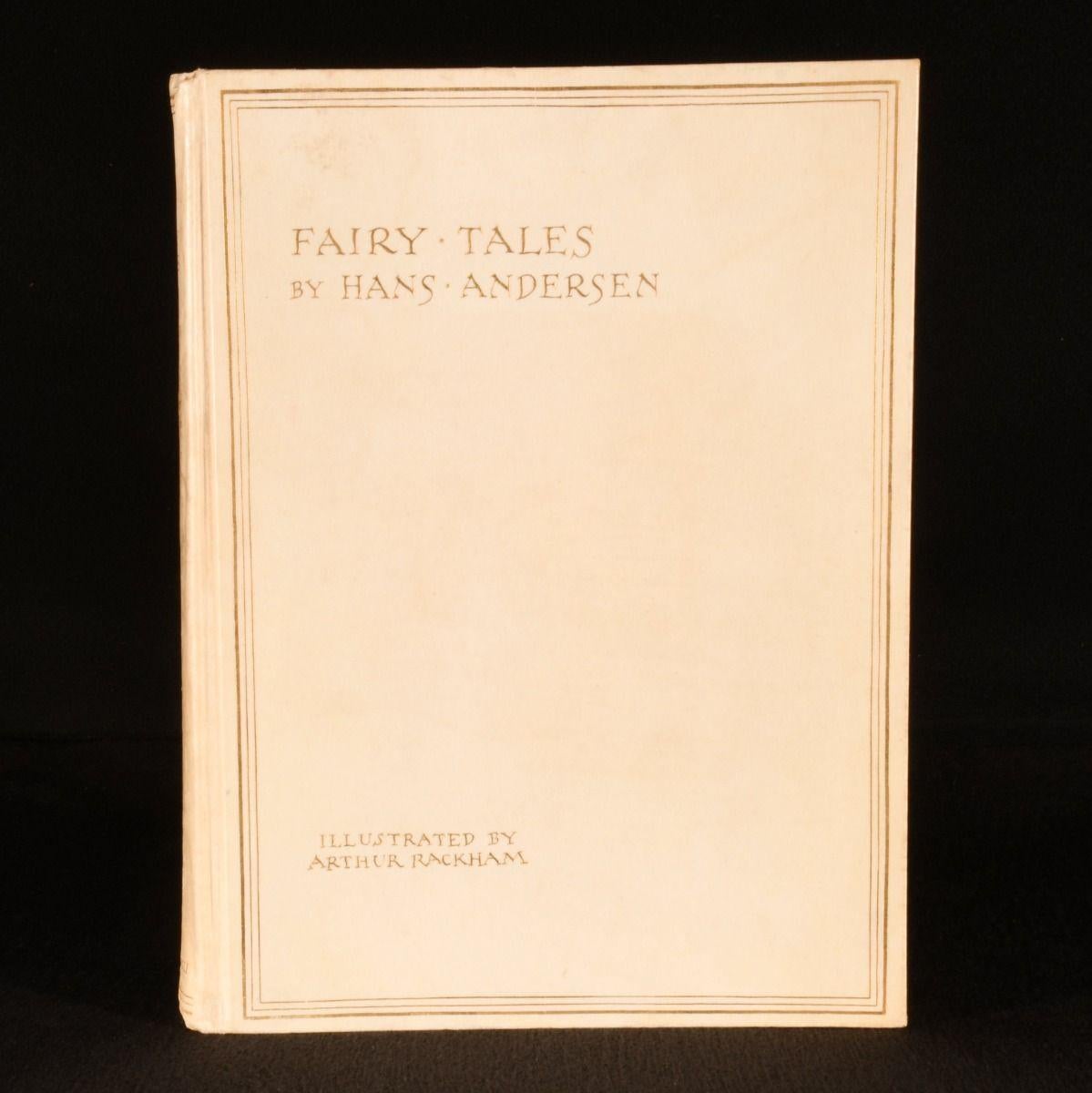 Splendidamente illustrata con tavole a colori e nella rilegatura originale in vellum dell'editore, questa è un'affascinante raccolta in edizione limitata delle fiabe di Hans Christian Andersen, firmata dall'illustratore Arthur Rackham.

Un'opera