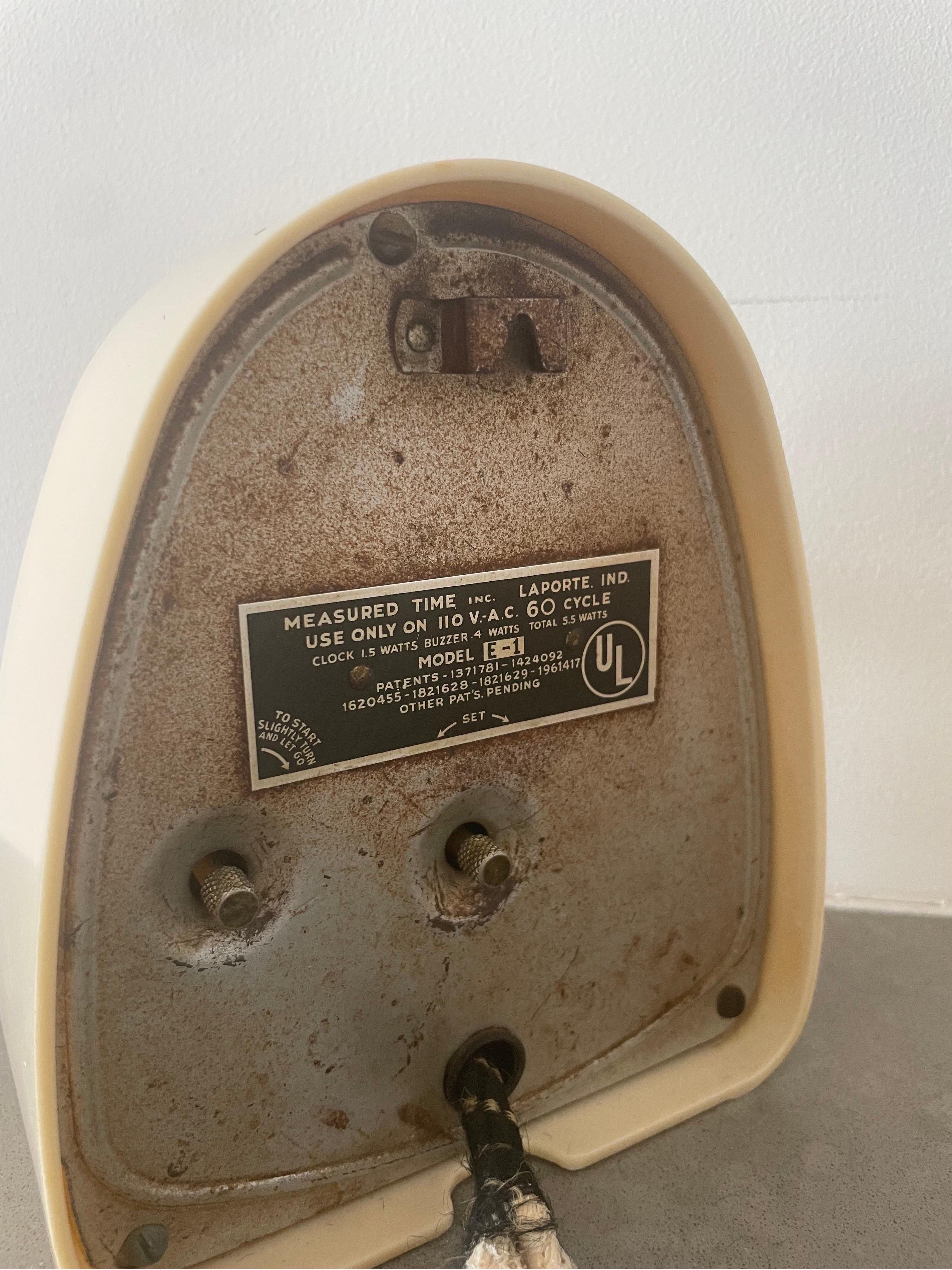 20th Century 1932 Isamu Noguchi “Measured Time” Hawkeye Clock  For Sale
