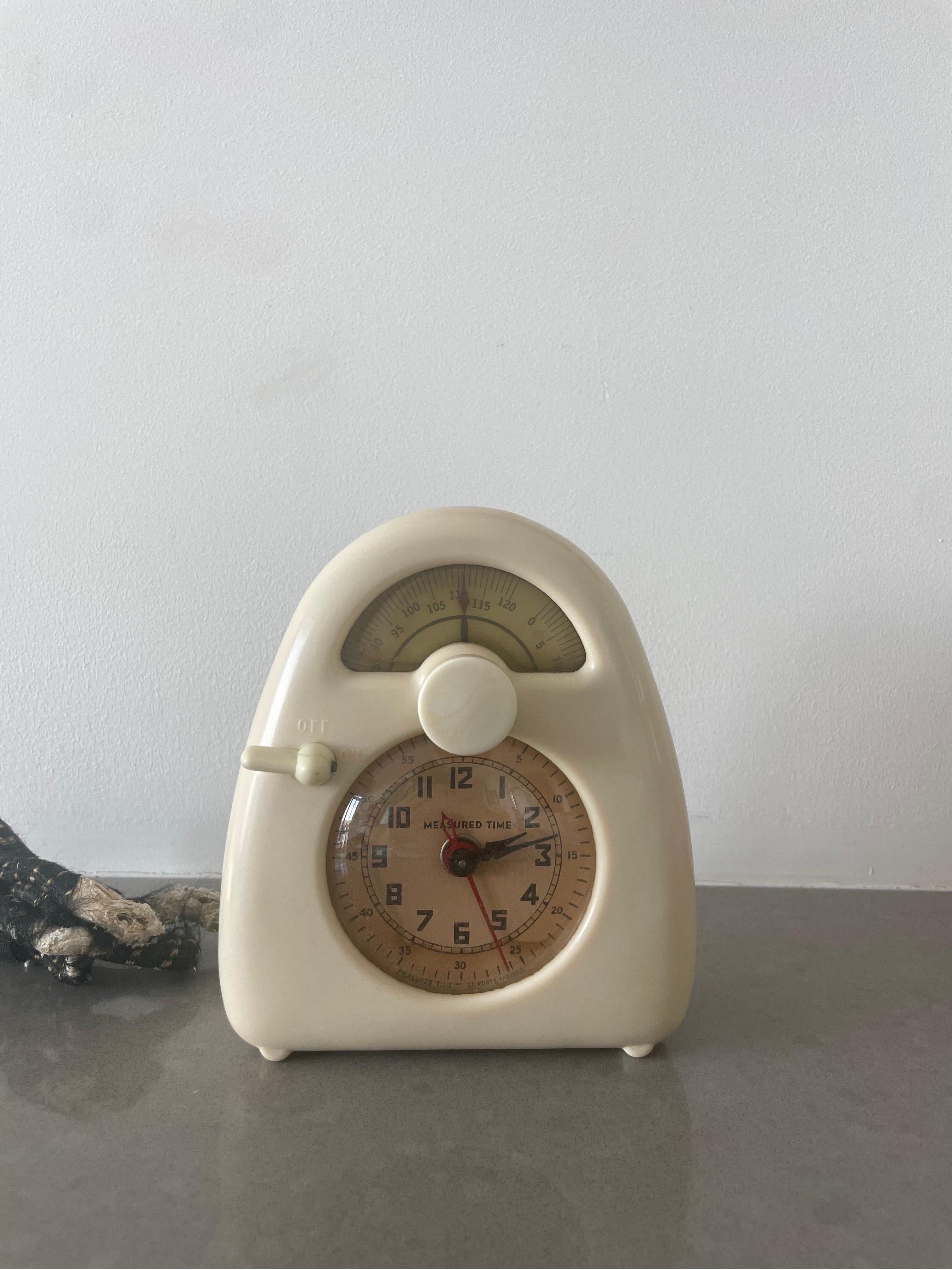 Bakelite 1932 Isamu Noguchi “Measured Time” Hawkeye Clock  For Sale