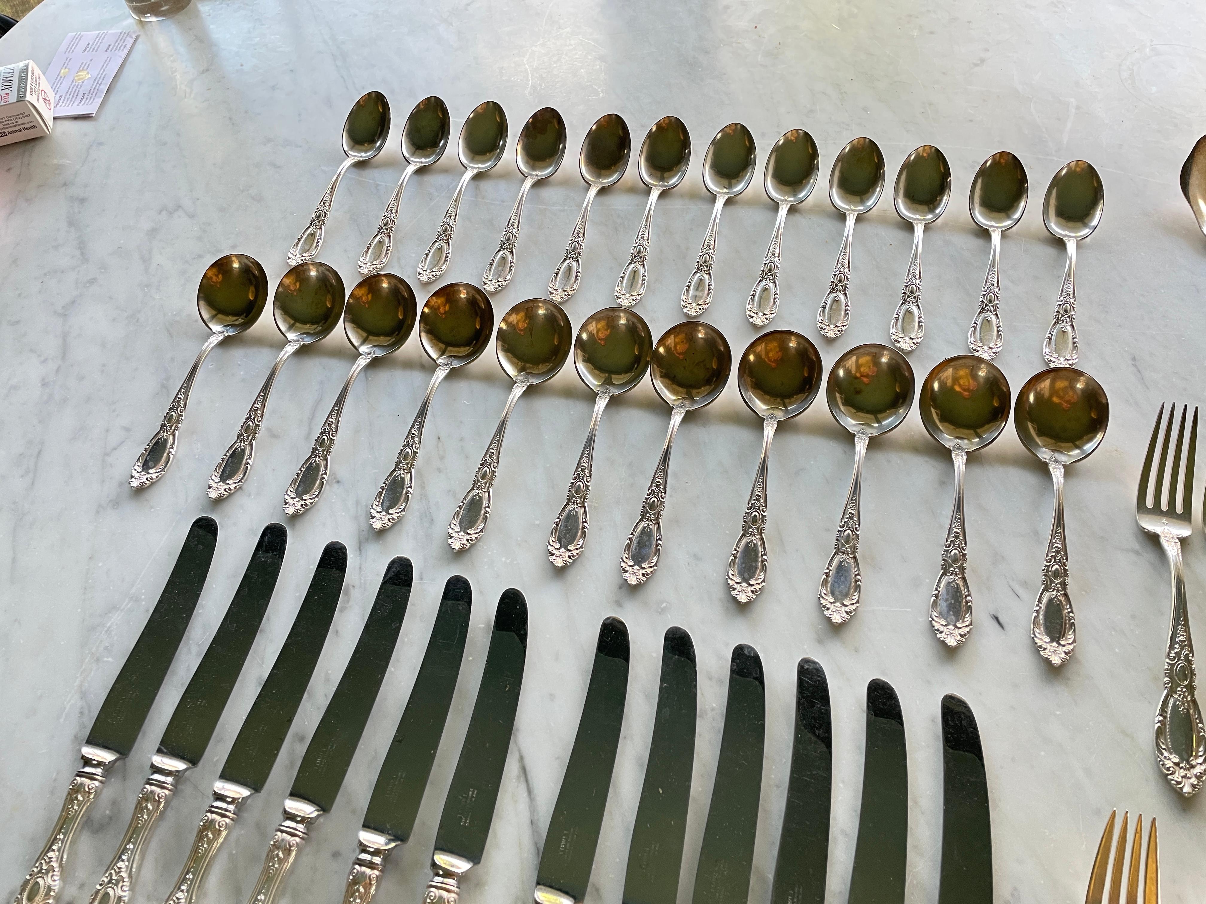 1932 King Richard Towle Sterling Silver Besteckset 61 Teile, 11,9 Garnituren (amerikanisch) im Angebot