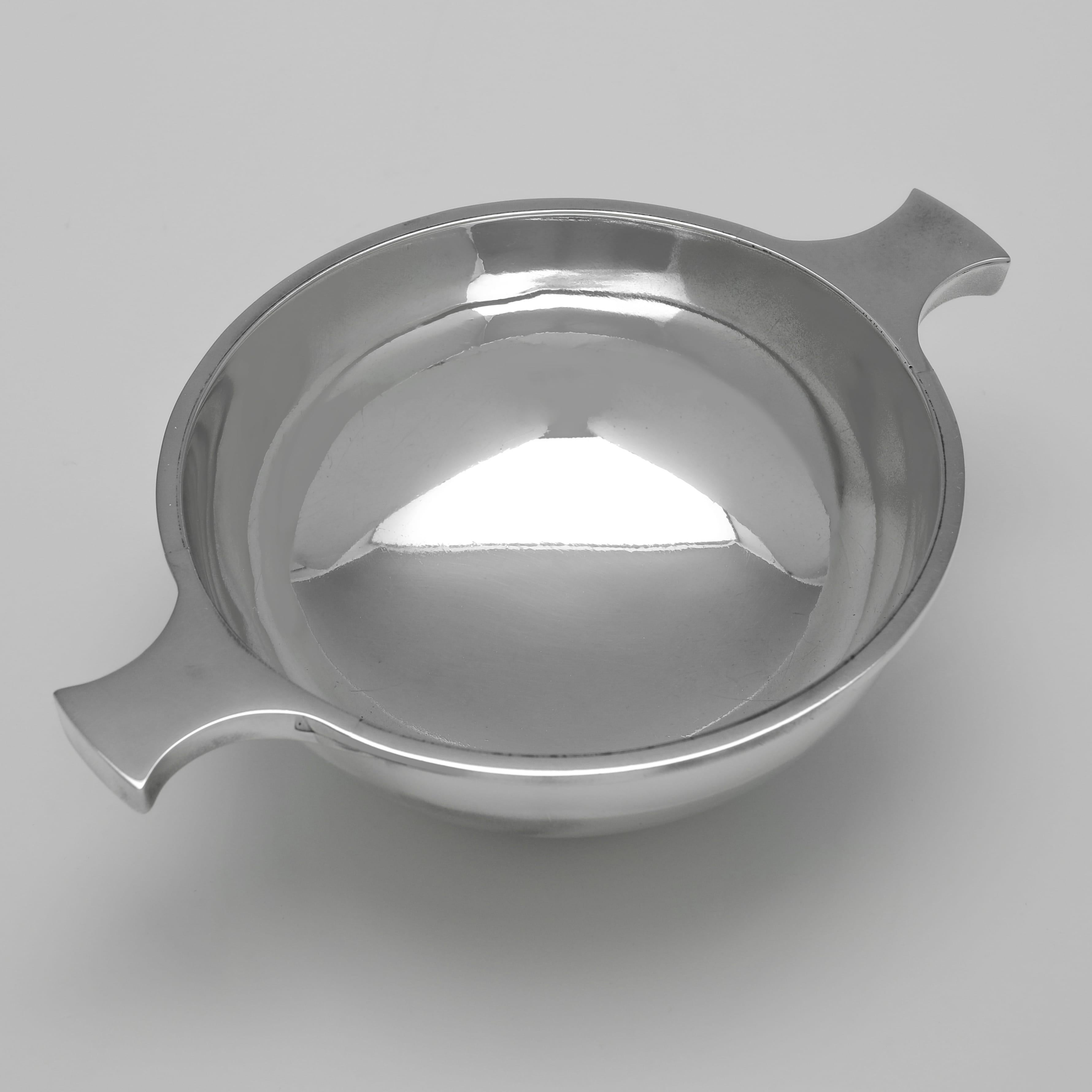 Art Déco 1932 London Sterling Silver Quaich di L.A. Crichton, 5,87 once Troy in vendita