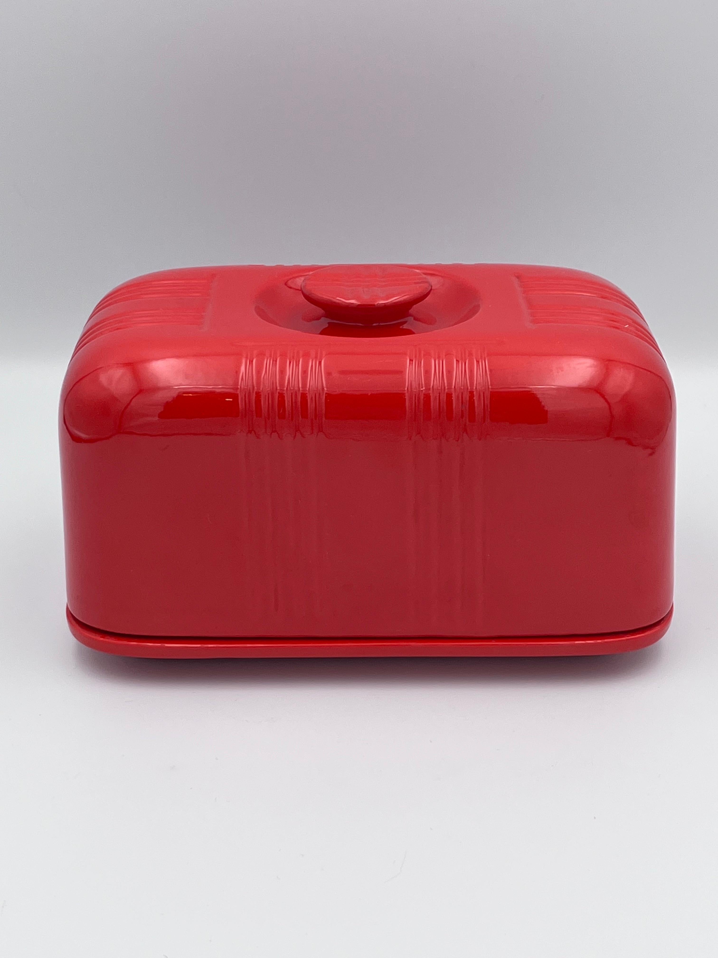 Rare 1932 Hall’s Superior Red Coved 1LB Butter Dish 

This stunning 1932 Hall’s Superior Quality Kitchenware 1-pound butter dish is a true testament to the craftsmanship and design sensibilities of the early 20th century. Finished in a striking deep
