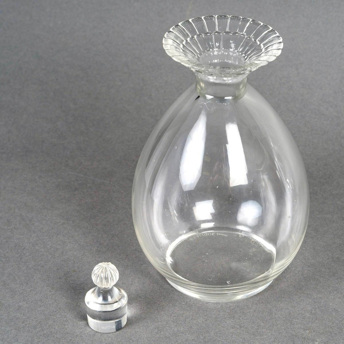 1932 René Lalique - 2 Jarras Y 1 Decantador Art Decó Flor de Cristal Moldeado en venta