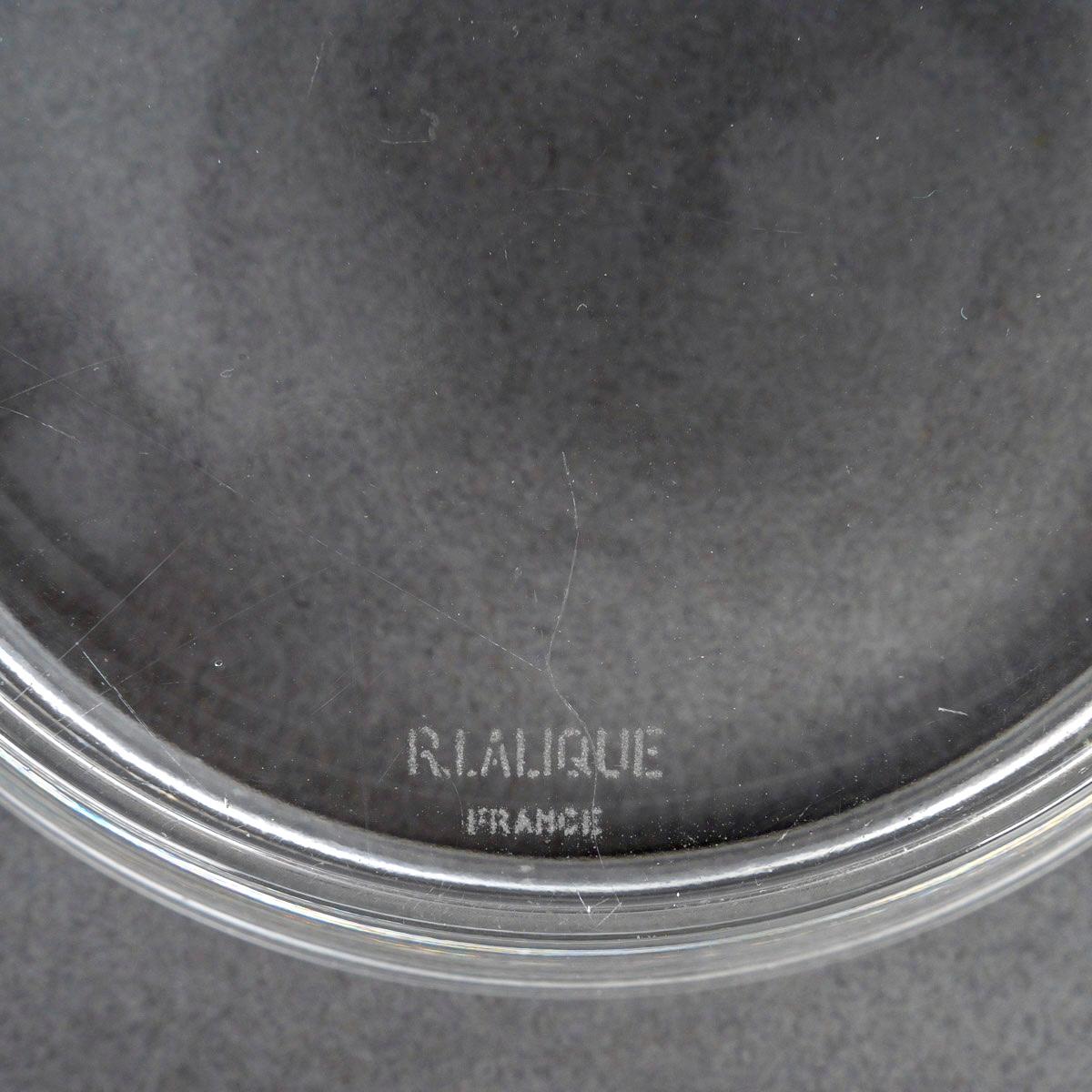 Molded 1932 René Lalique - Art Deco Box Nippon Glass For Sale