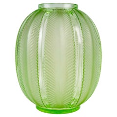 1932 René Lalique - Art Deco Vase Biskra Lime Green Glass
