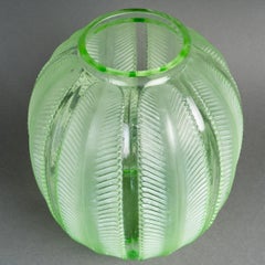 1932 René Lalique - Vase Art Greene Green Green Biskra Patine blanche