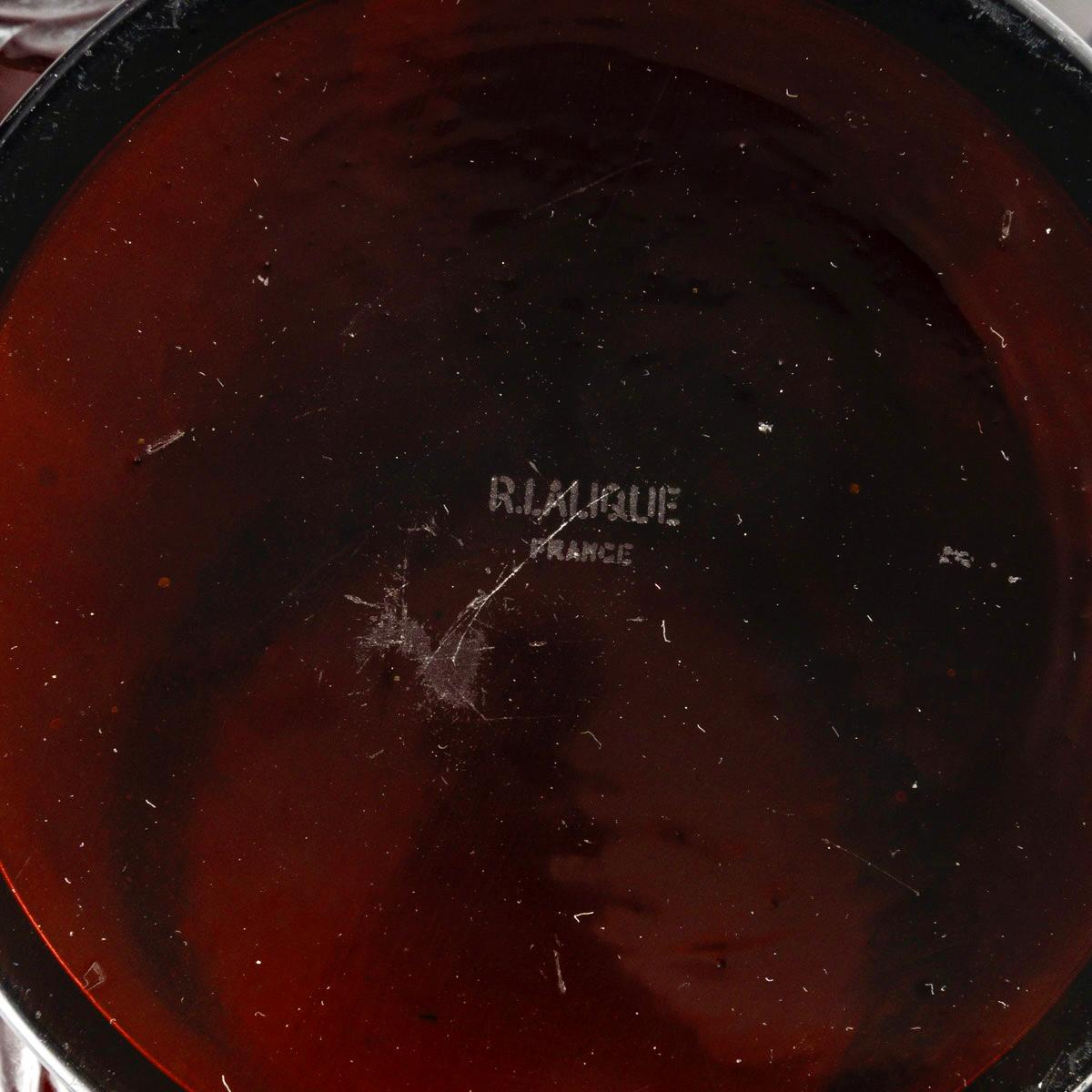1932 René Lalique - Jarrón Art Déco Biskra Vidrio ámbar rojo con pátina blanca Moldeado en venta