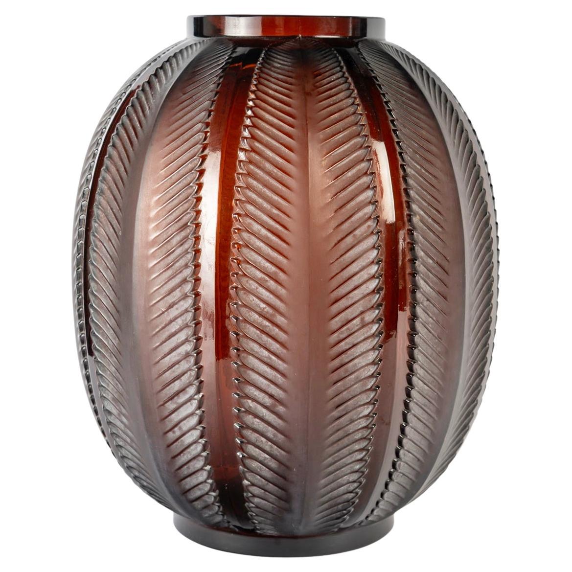 1932 René Lalique - Jarrón Art Déco Biskra Vidrio ámbar rojo con pátina blanca en venta