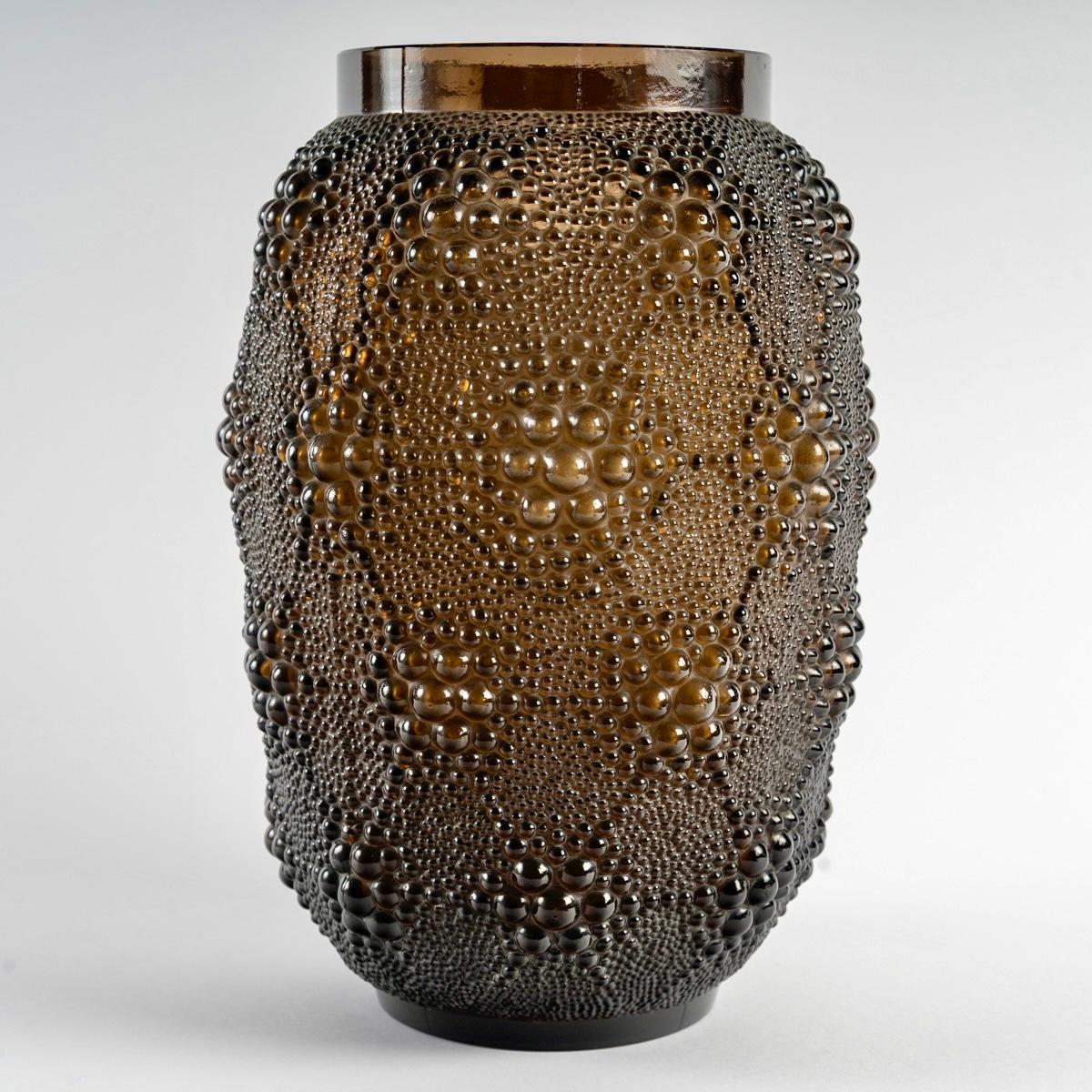 French 1932 René Lalique - Art Deco Vase Davos Topaz Gold Glass For Sale