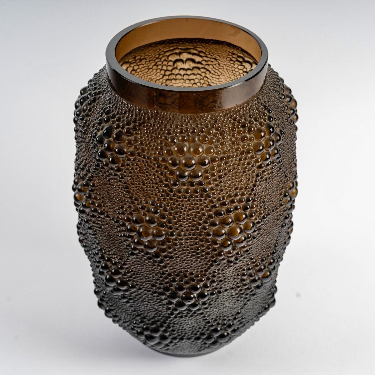 1932 René Lalique - Art Deco Vase Davos Topaz Gold Glass In Good Condition For Sale In Boulogne Billancourt, FR