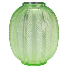 1932 Ren Lalique Biskra-Vase aus lindgrünem Glas