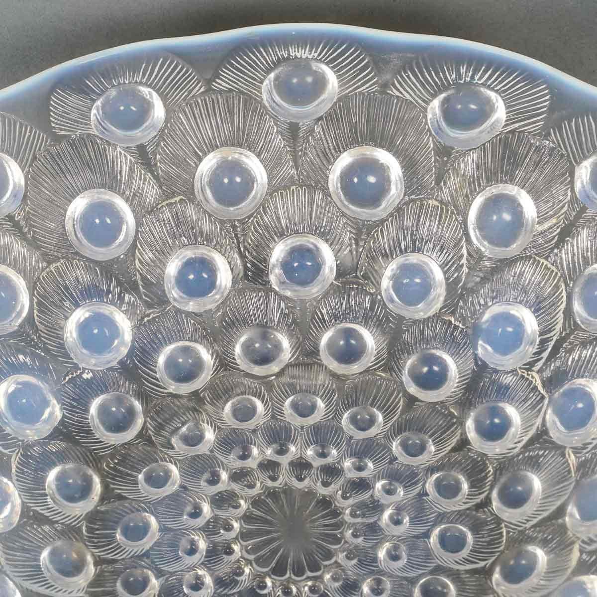 French 1932 René Lalique - Bowl Coupe Plumes de Paon Opalescent Glass Peacock Feathers For Sale