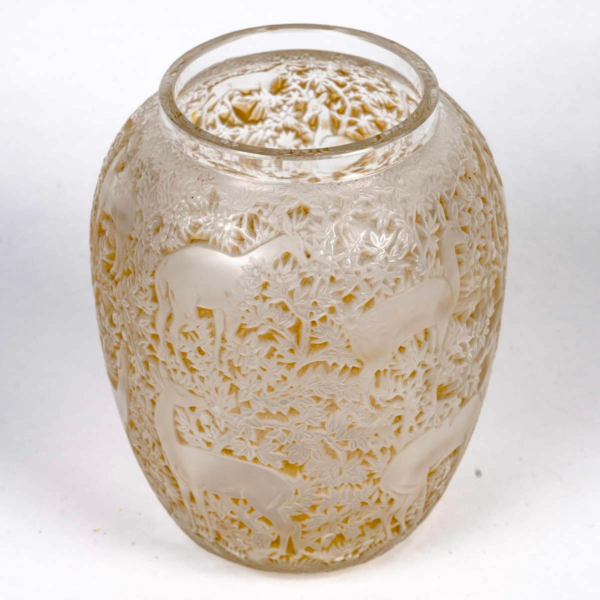 Francese 1932 René Lalique Vaso originale in vetro Biches Deers con patina seppia
