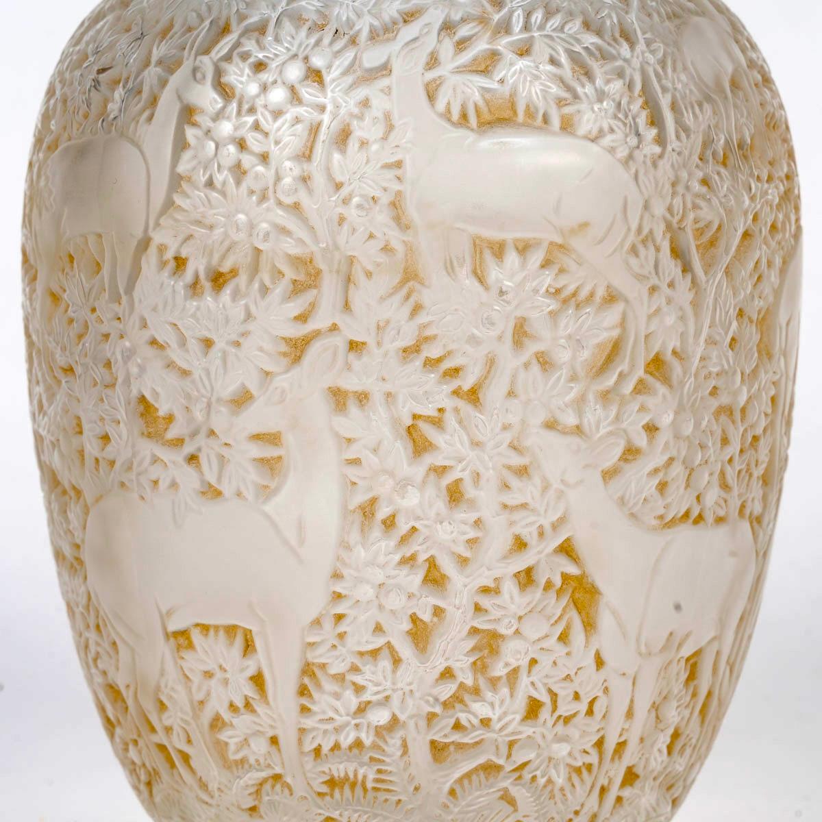Stampato 1932 René Lalique Vaso originale in vetro Biches Deers con patina seppia