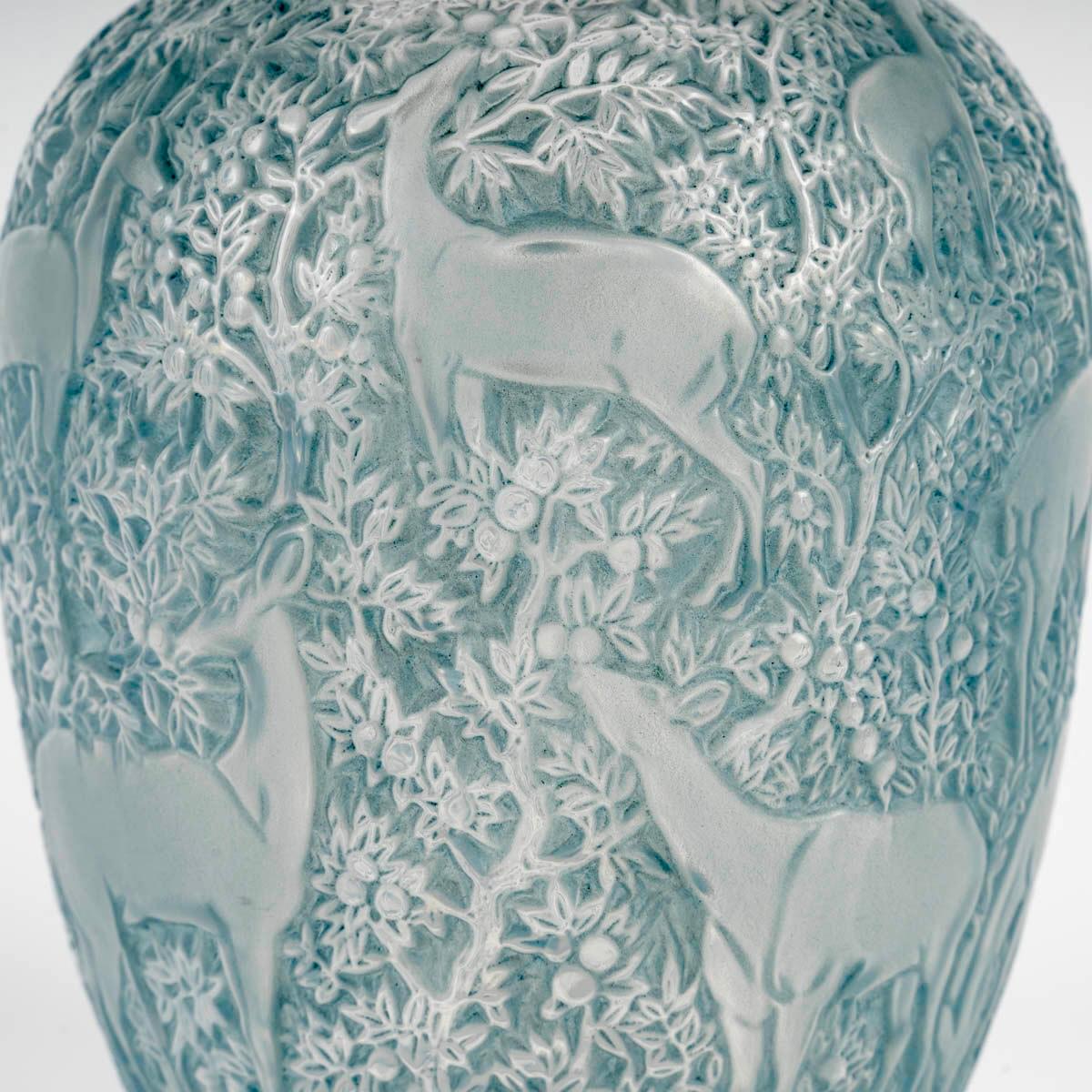 1932 René Lalique, Original Vase Biches Frosted Glass with Blue Patina In Good Condition In Boulogne Billancourt, FR